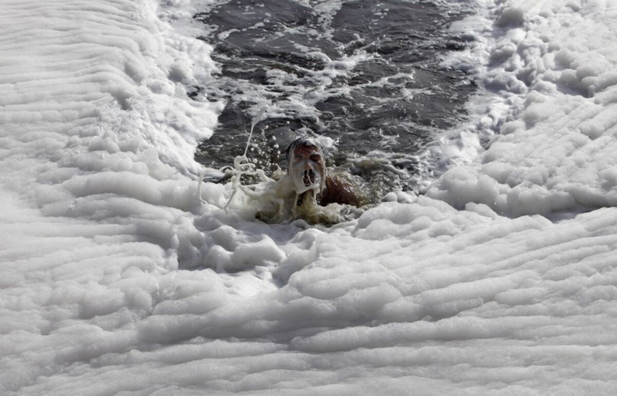 К чему снится грязная вода. Грязная пена на море.