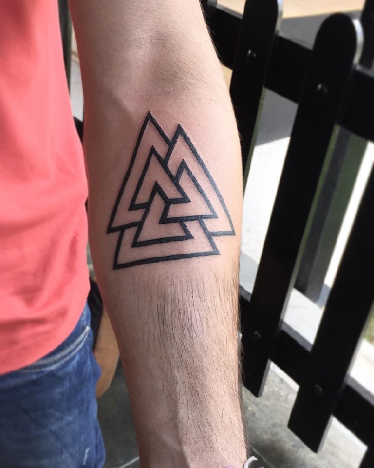 татуировки треугольники