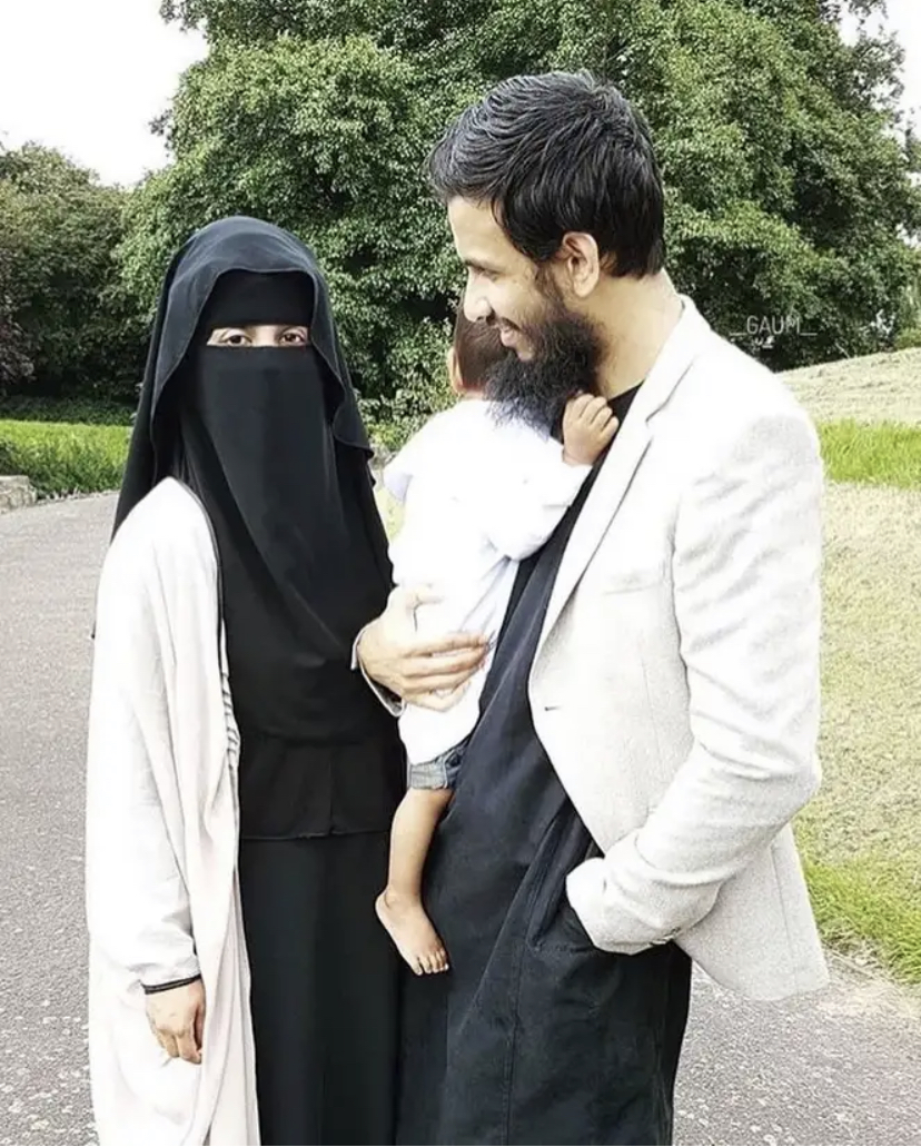 Muslim wife. Семья шариат никаб. Муж и жена мусульмане. Мусульманин с женой.
