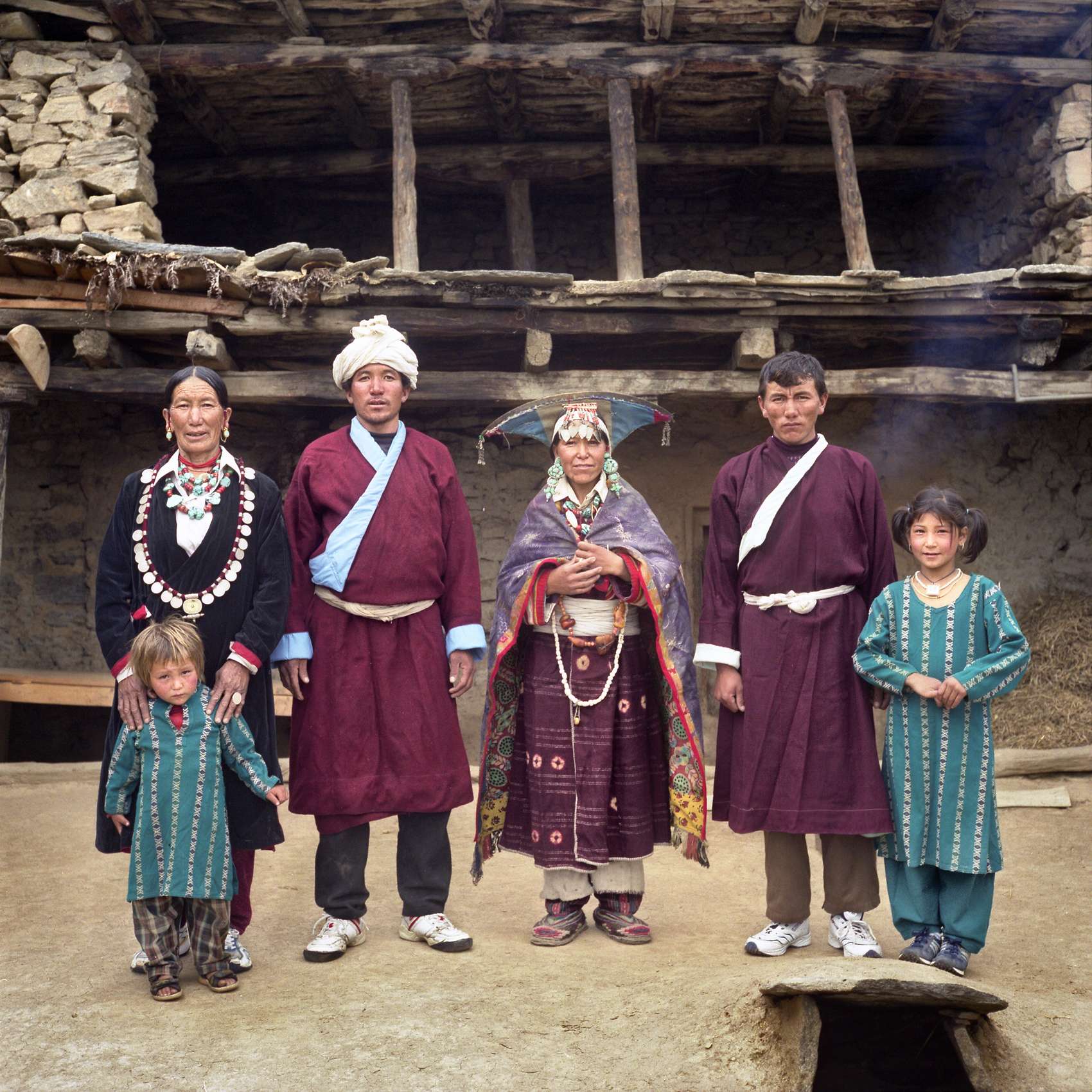 Иметь много мужей. Полиандрия в Непале. Дельфийская полиандрия Тибет. Многомужество в Тибете. Фратернальная полиандрия.