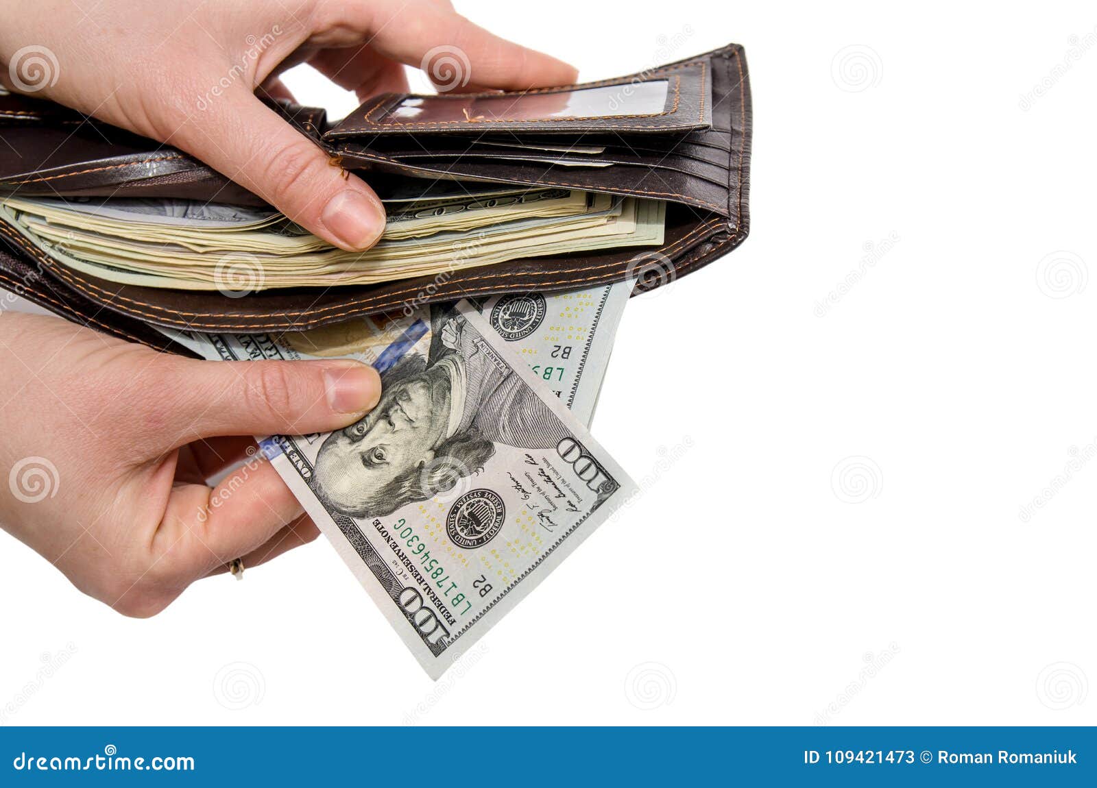 Пачка долларов в кошельке. Кошелек с долларами. Доллары в женских руках. Пачки долларов в бумажнике.