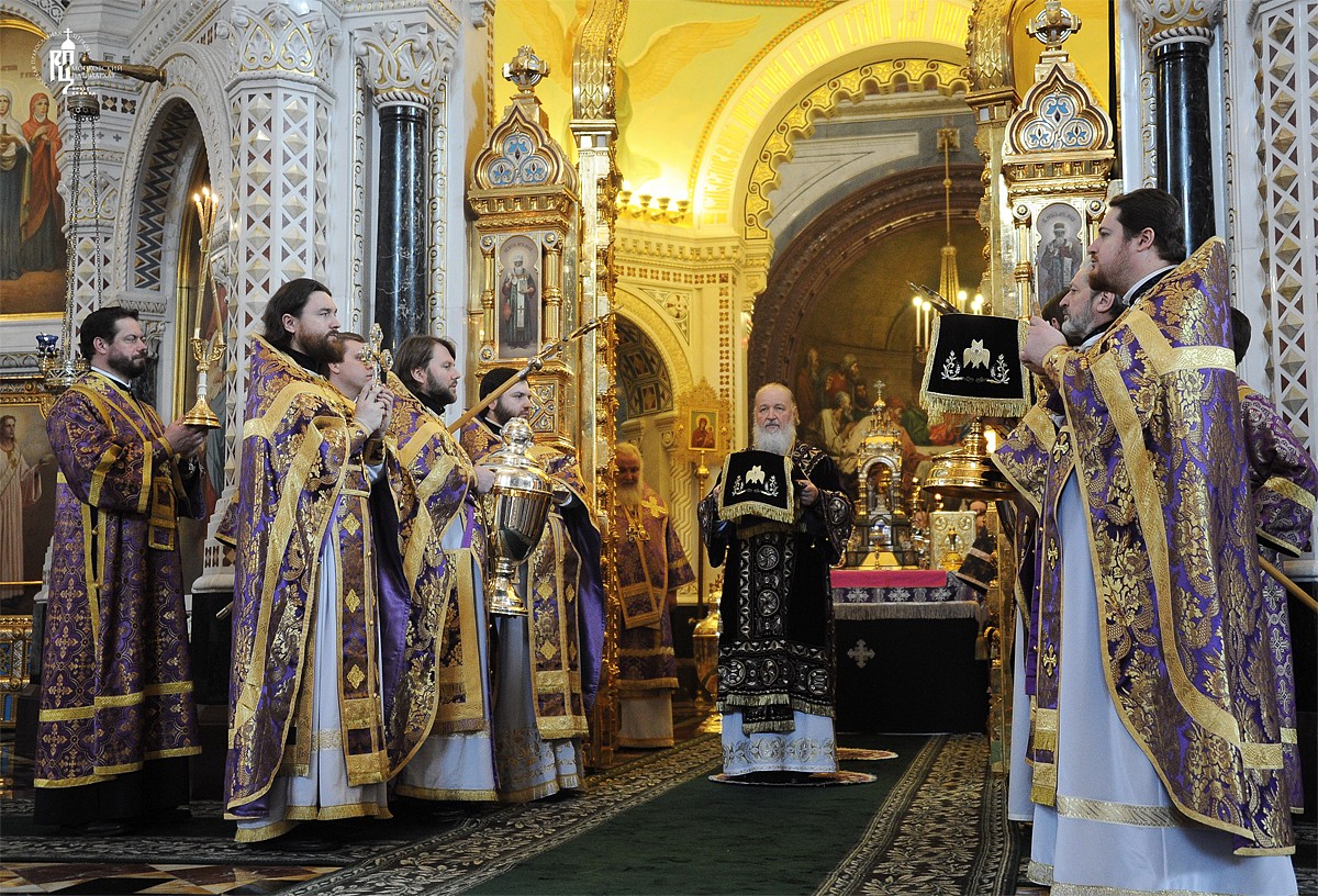 Православная служба сегодня. Православие литургия Евхаристический канон. Богослужение литургия. Служба в церкви. Святая литургия.
